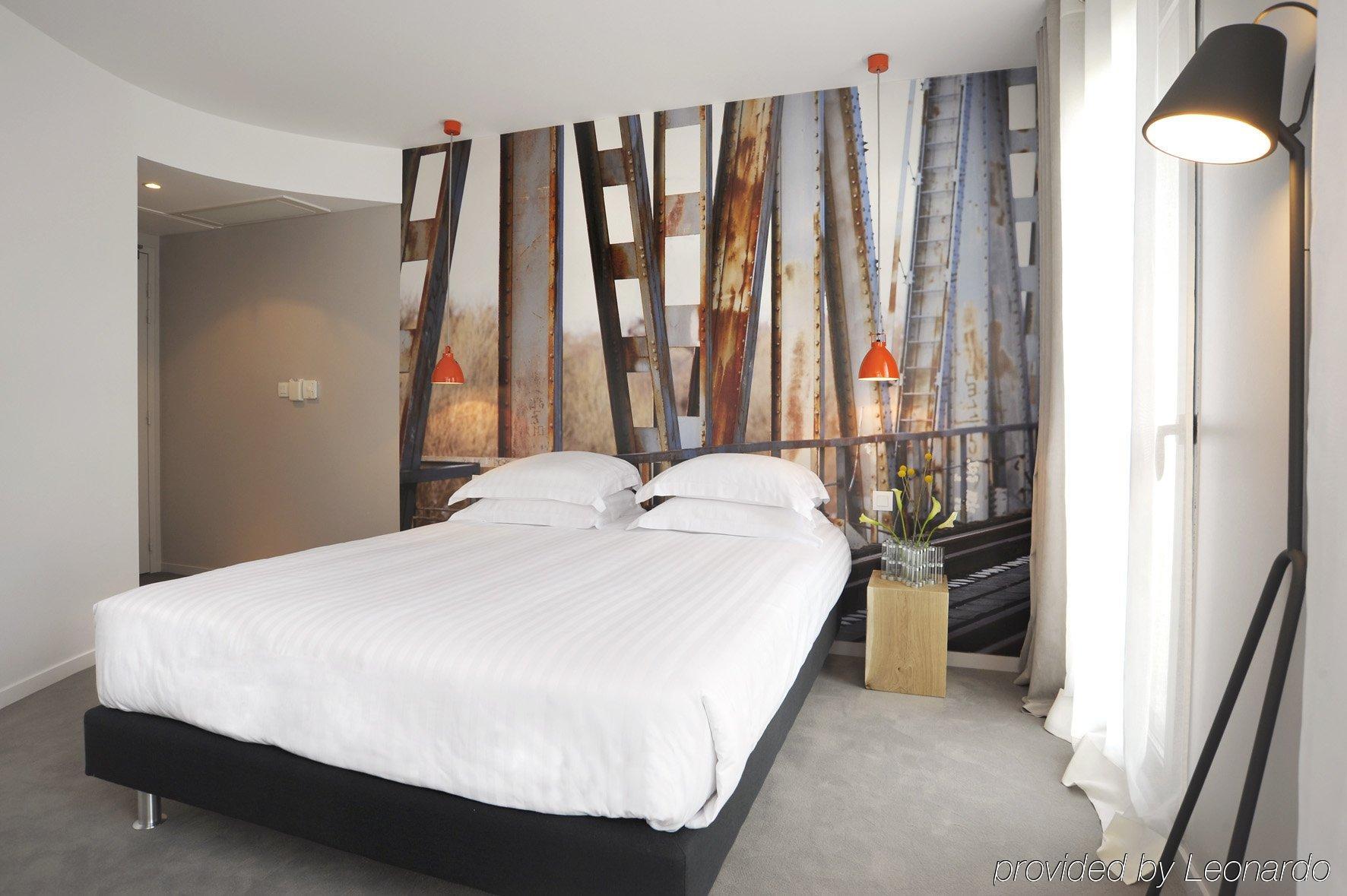Hotel L’Échappée Belle LʼIsle-Jourdain Esterno foto